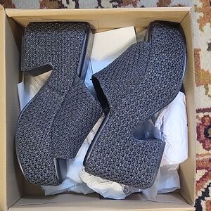 Black platform slides - Beach by Matisse, 7, like new